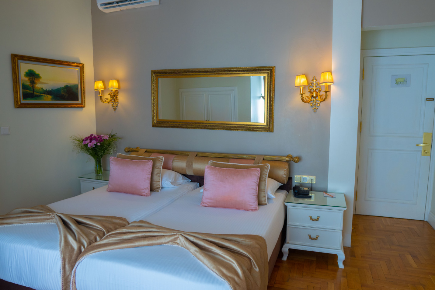 Elegance Single Room with City or Sea view