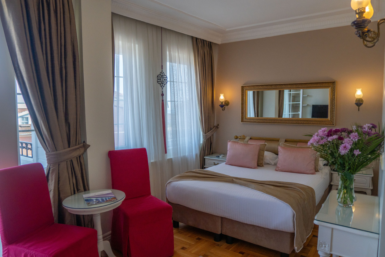 Elegance Single Room with City or Sea view