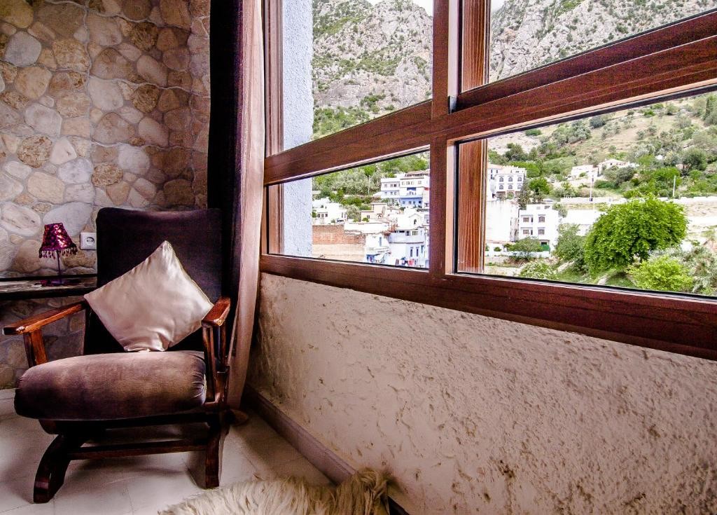 Deluxe Suite with River, Mountain and City View