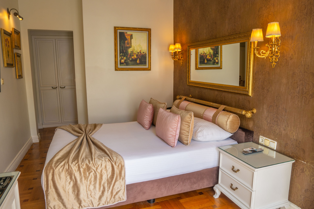 Elegance Single Room with City or Sea view