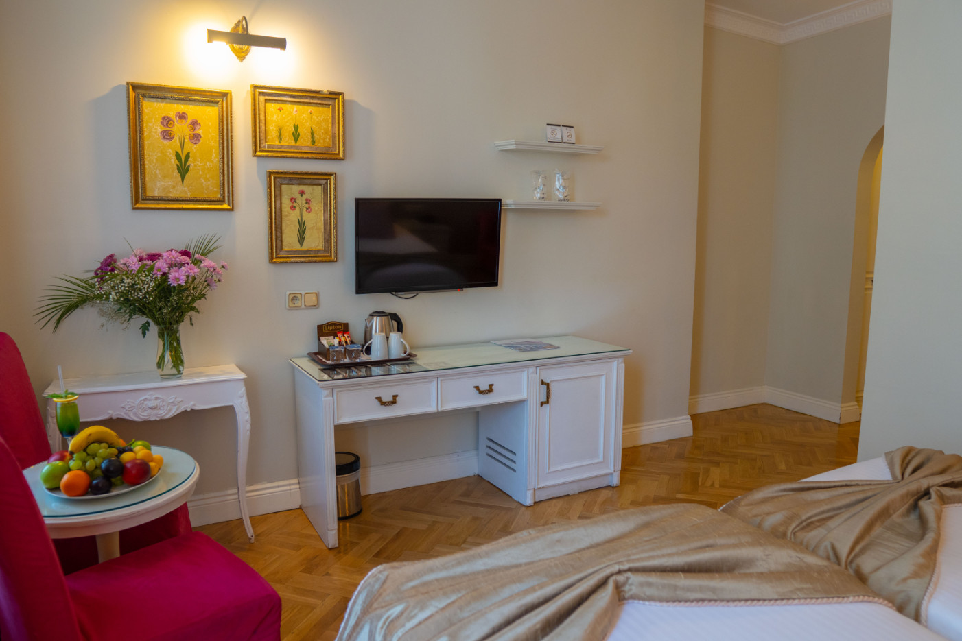 Elegance Single Room with City or Sea view