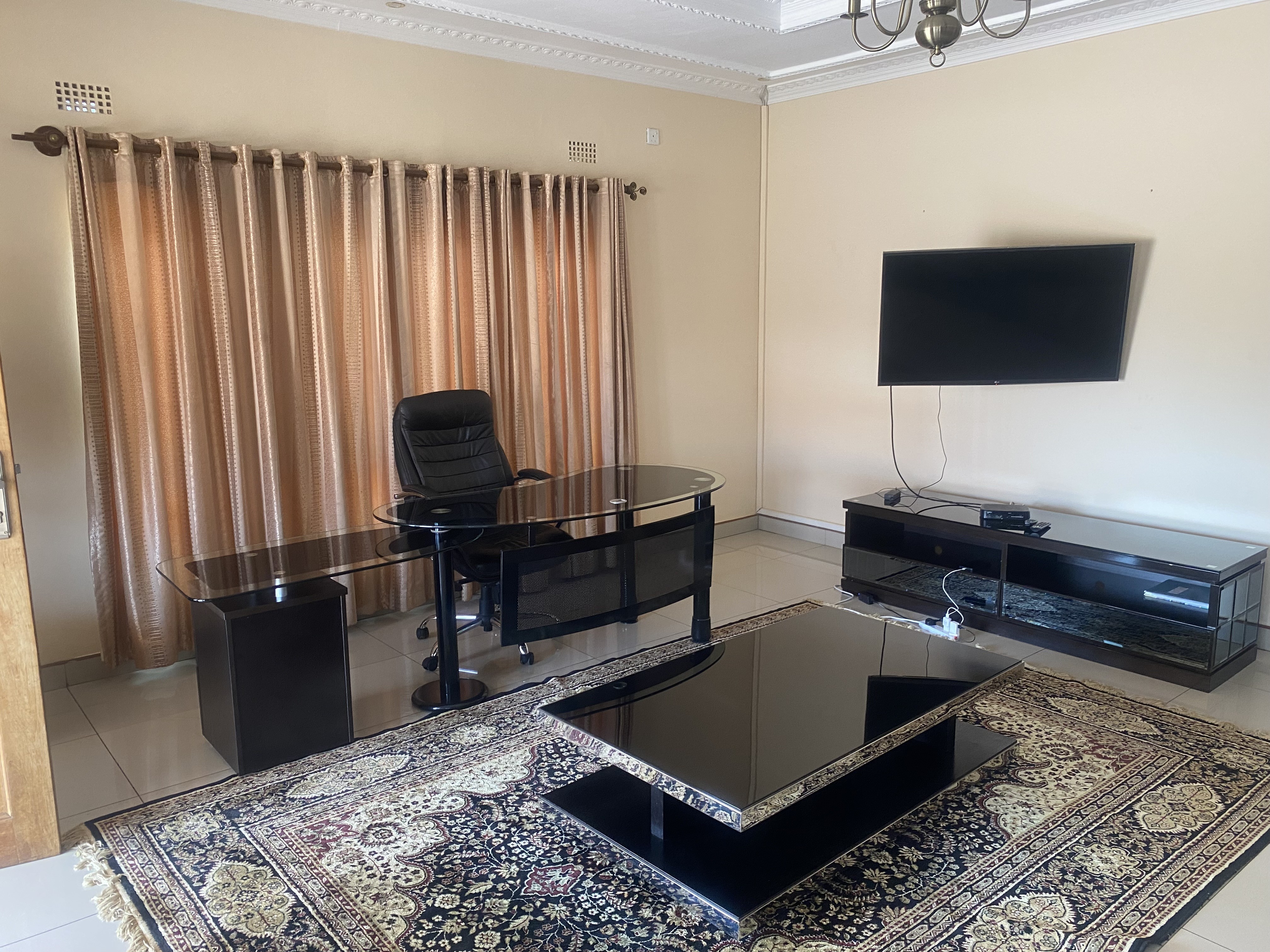 Airport Way Apartments - 3 Bedroom Apartment