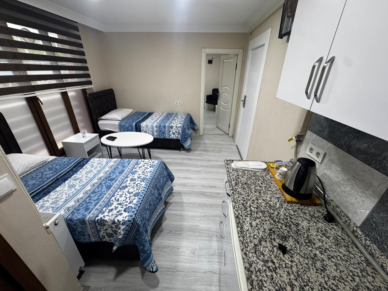 Quad Room *İki Tek Bir Çift Kişilik Oda*