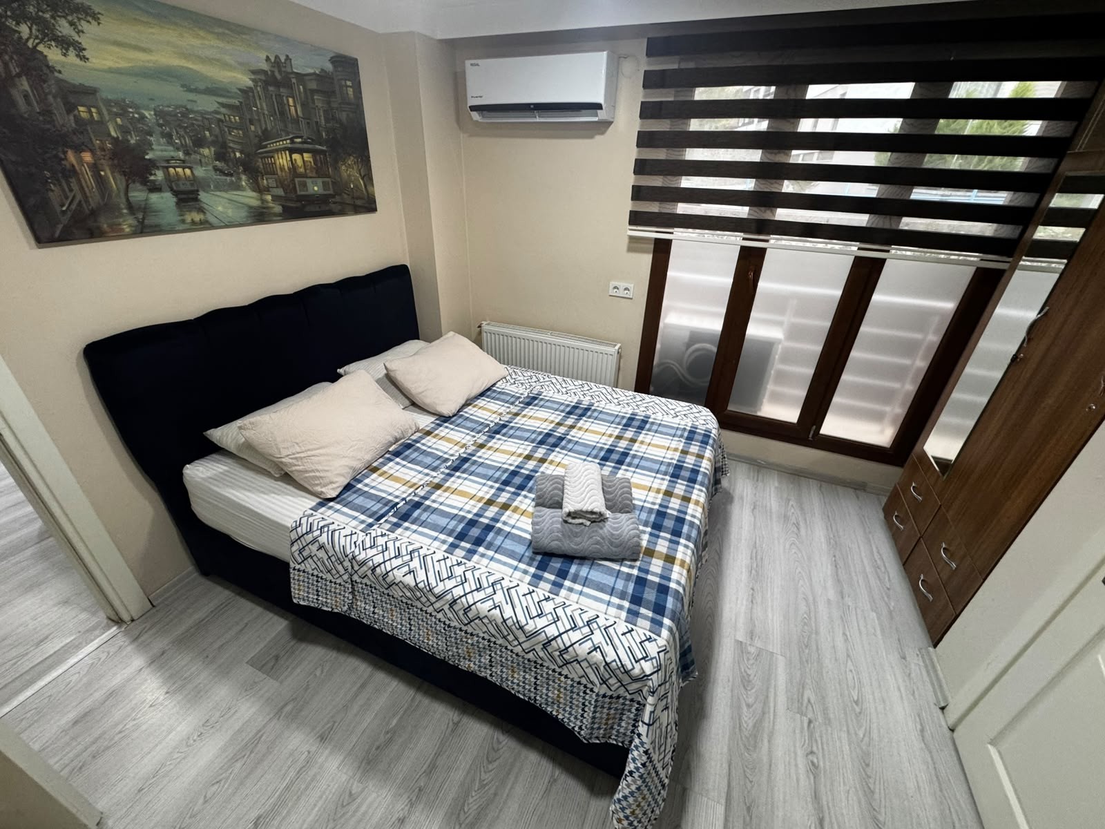 Quad Room *İki Tek Bir Çift Kişilik Oda*