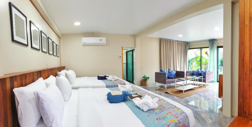 Quadruple Room with Pool View