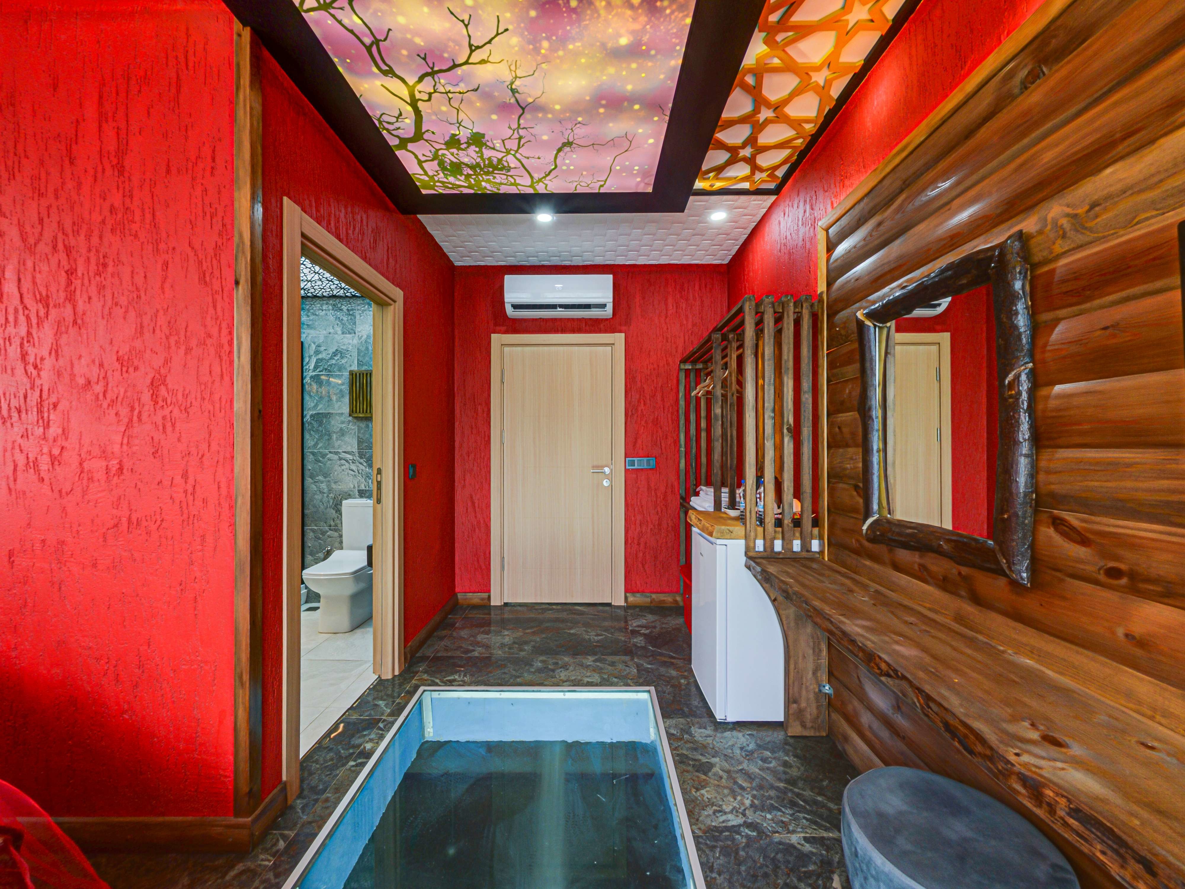 Red Ultra Luxury Suit Room
