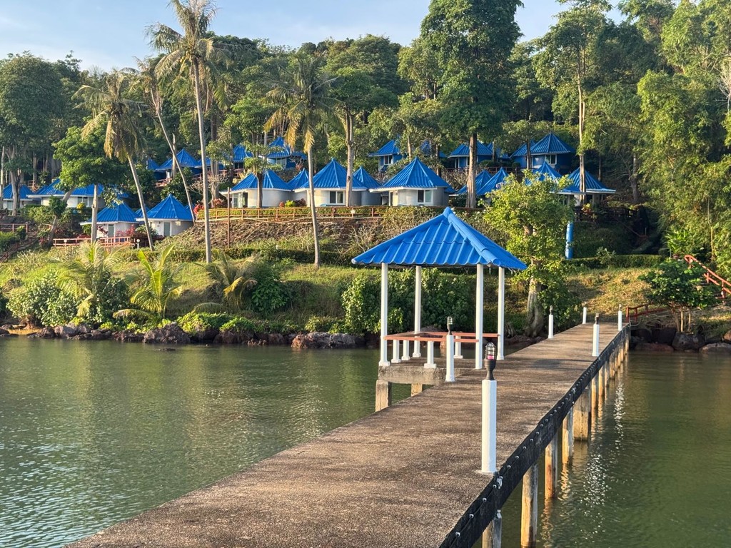 Pier Hug Lai Burihut4